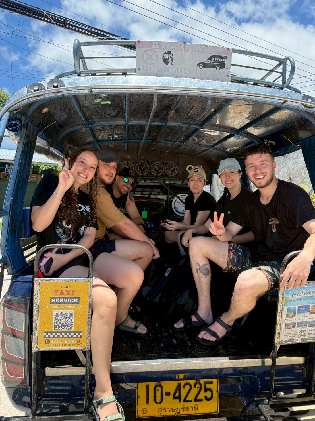 line album รถสองแถว+ลูกค้า เบลอเลขทะเบียนรถ 251207 7